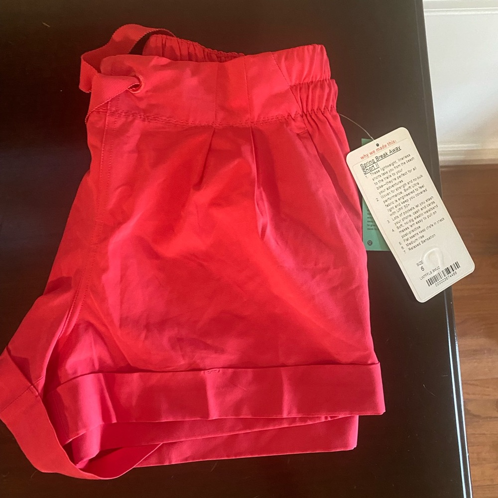 NWT Lululemon Spring Break Away Shorts - size 6